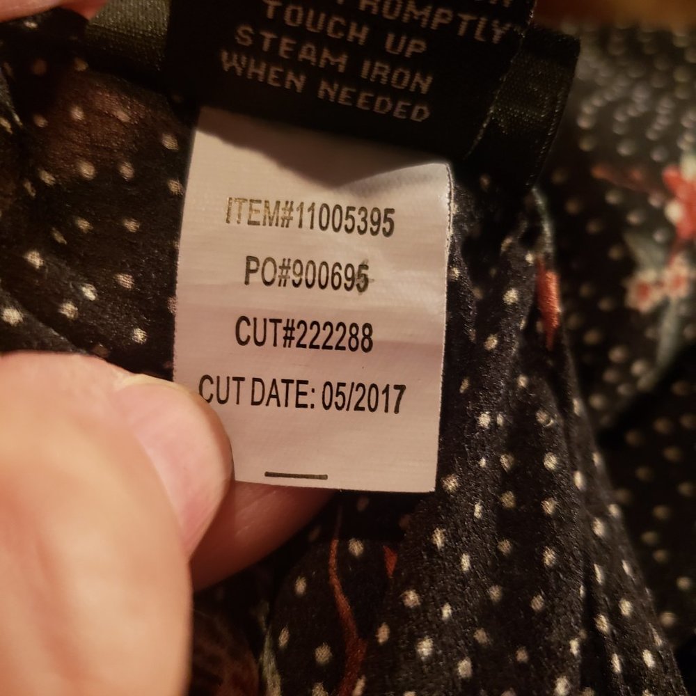 Torrid Black Floral Dot Smocked Top 4X - Picture 10 of 10